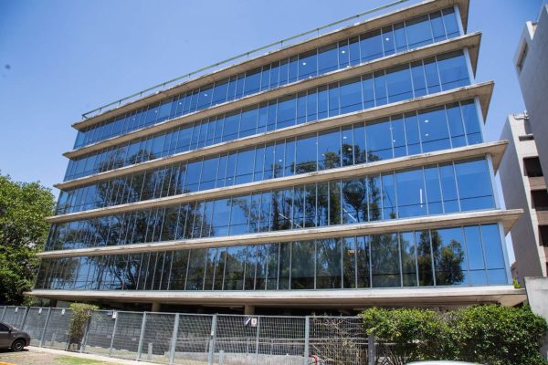 OFICINAS 500 m2 PLANTA LIBRE OLIVOS, 8 cocheras