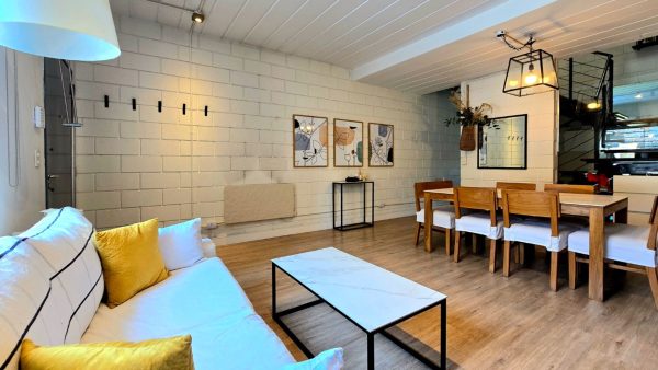 Triplex For Sale 3-bedroom Olivos With Garden And Garage