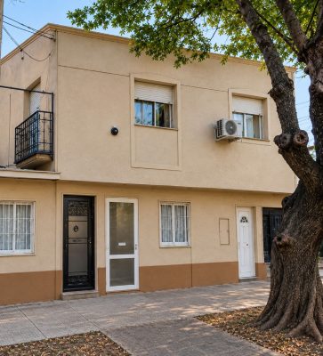 PH-Type House on Upper Floor Carapachay Area