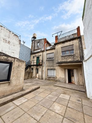 For Sale House 4-bedroom to renovate in Villa Martelli