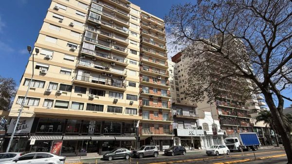 For Sale 1-bedroom Apartment in Florida on Av Maipu