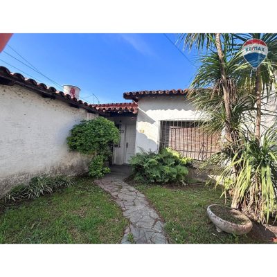 For Sale House 3-bedroom in Carapachay. Garden. Grill
