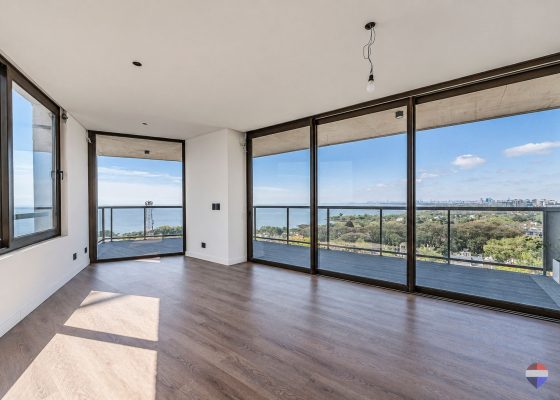 Spectacular Luxury Floor-Through with River View 2 Parking Spaces