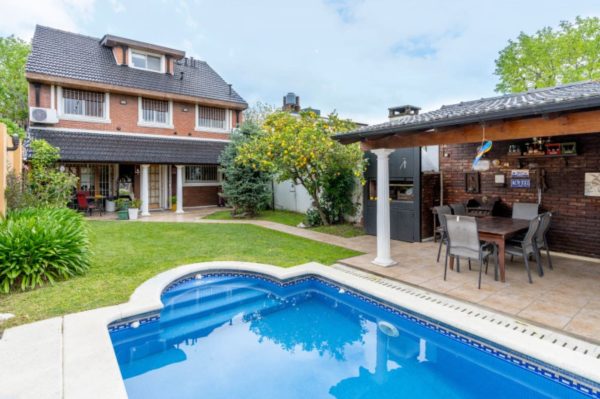Casa 6 amb c/jardin y pileta en venta Olivos Golf