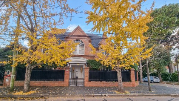 House for Rent at Martinez Libertador Al Rio