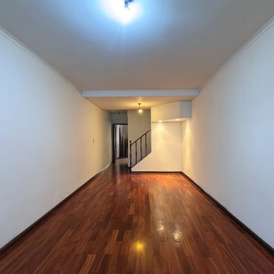 Venta Triplex 4 ambientes con Cochera y Jardin