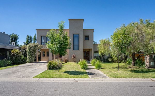 Venta San Agustin Oportunidad 5 Amb Pileta Jardin
