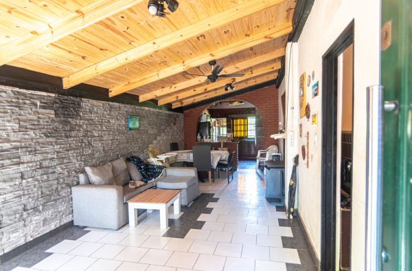 Oportunidad. Casa 3 Amb + Mono En Block. Florida