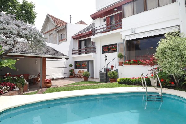 Casa 5 Ambientes En Venta Olivos Pileta Cochera