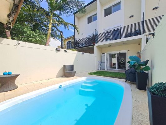 Triplex 5 amb. FLORIDA. Jardín y piscina