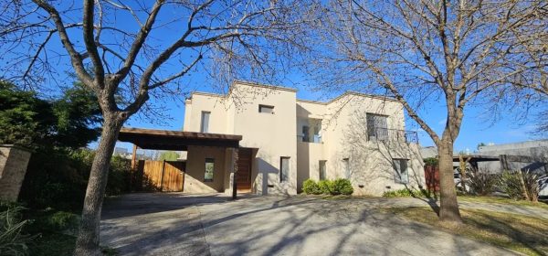 Venta Casa 6 amb. Barrio Santa Catalina Benavidez