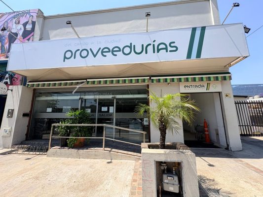 Venta locales con estacionamiento frente UNICENTER