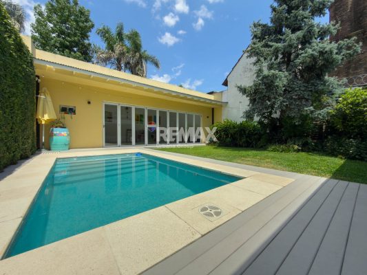 VENTA EXCELENTE CASA CH 5 AMB. C/Coch - SAN ISIDRO