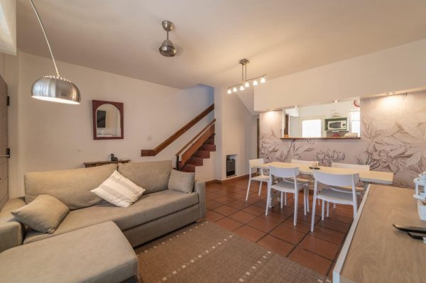 Venta Triplex 3 Ambientes Con Cochera Olivos
