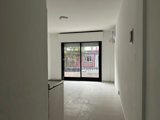 Monoambiente con balcón en Munro sin expensas