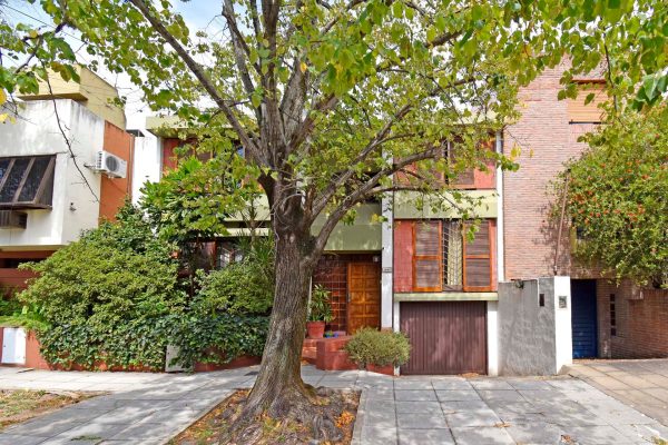 Casa 5 Amb en Venta Florida B Roca con pileta