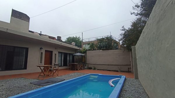 Casa 2 Amb Venta Munro Con Jardin Pileta Cochera