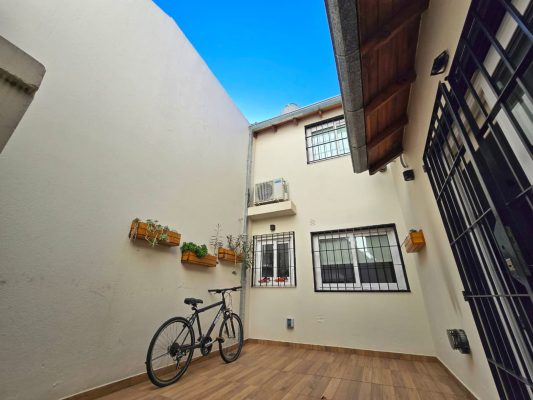 Casa 4 Amb. En Venta Olivos Parrilla Y Cochera
