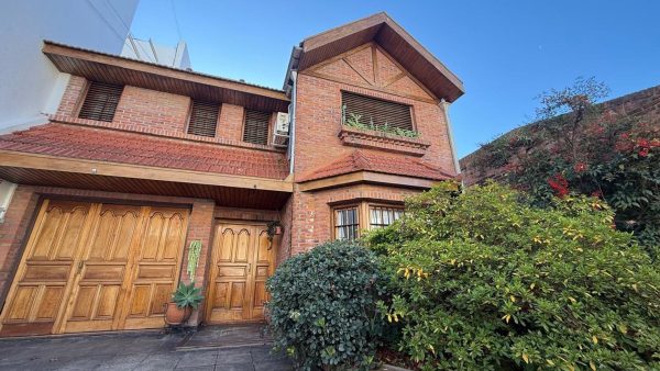 Casa Triplex Martinez 5 Amb Cochera Y Quincho