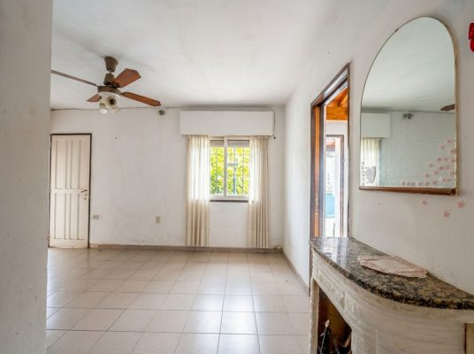 Venta casa 5 ambientes Apto crédito jardín pileta