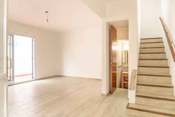 PH 4 Rooms with Patio and Parking for Rent