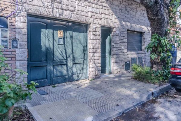 Venta PH cochera y amplio Jardin