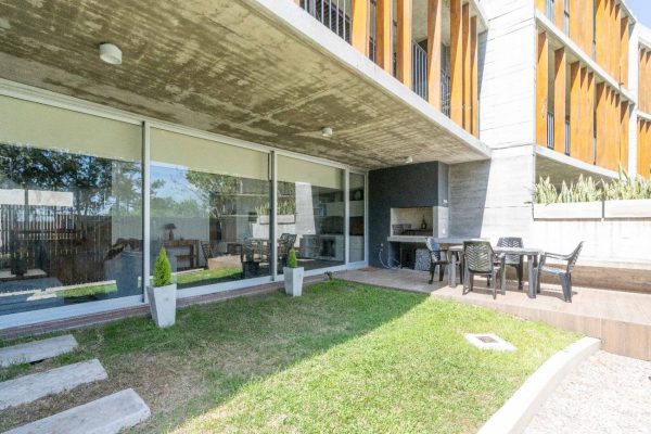 Venta Depto. En Punta Chica 5 Amb. Con Cochera